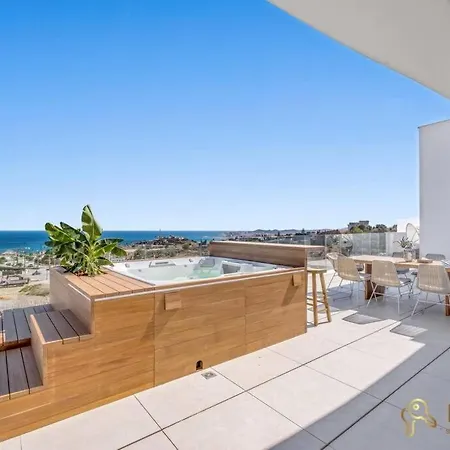 Atico De Lujo Con Jacuzzi En Higueron West
