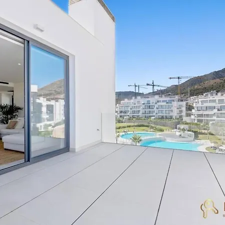 Апартаменты Atico De Lujo Con Jacuzzi En Higueron West *