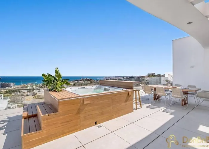 Atico De Lujo Con Jacuzzi En Higueron West