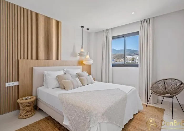 Atico De Lujo Con Jacuzzi En Higueron West Fuengirola