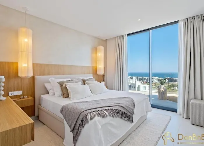 Atico De Lujo Con Jacuzzi En Higueron West