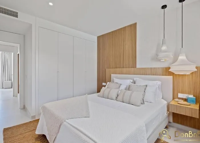 Atico De Lujo Con Jacuzzi En Higueron West Apartment