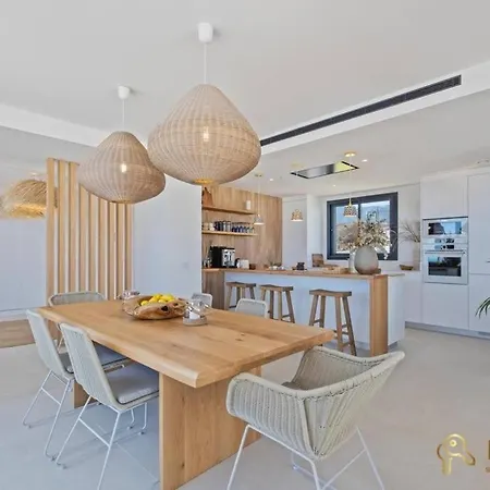 Atico De Lujo Con Jacuzzi En Higueron West Fuengirola