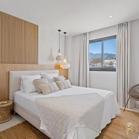 Atico De Lujo Con Jacuzzi En Higueron West Fuengirola