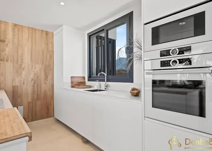 Atico De Lujo Con Jacuzzi En Higueron West *